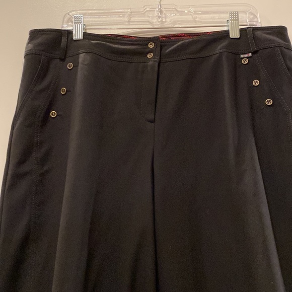 GUZELLA FUNKY CAPRI PANTS - Picture 3 of 10